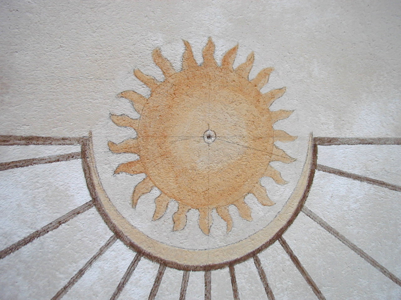 détail soleil peint cadran Château de Breteuil fin_1